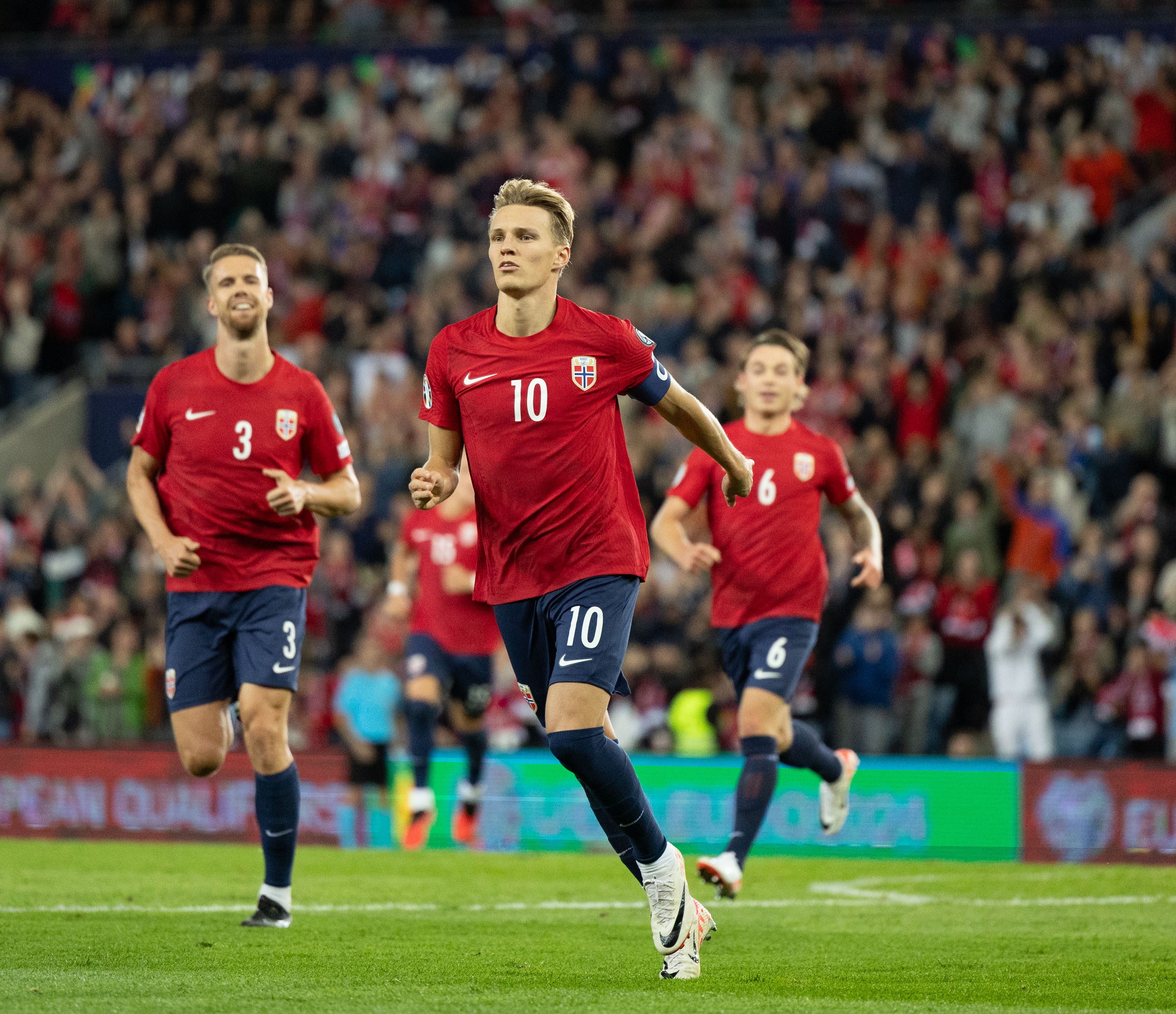 专业体育直播-厄德高：比赛中我们非常专注，没有人因为要更多净胜球而倍感压力